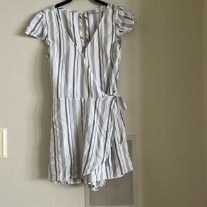 This is a super cute blue and white romper from Hollister size extra small!